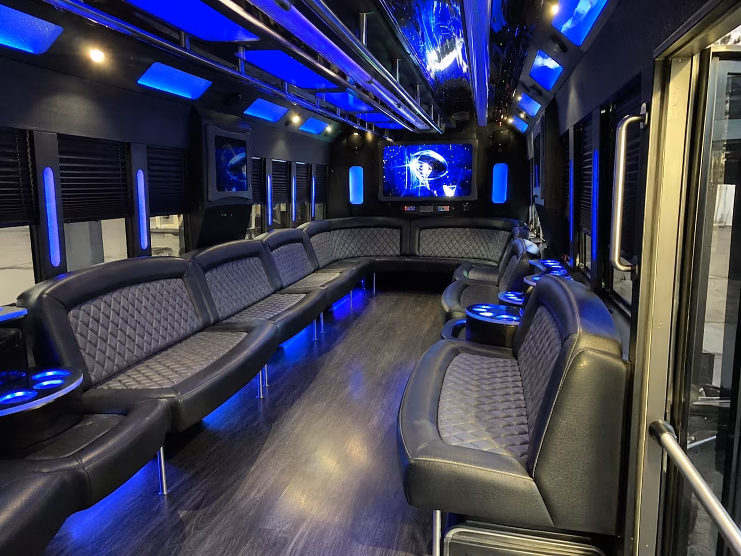 buses for multi stop and full day field trip itineraries out of north port